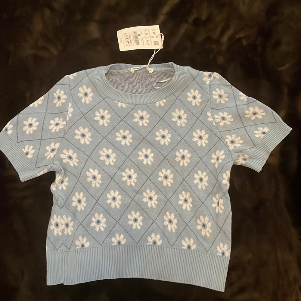 Blue flower print shirt never worn